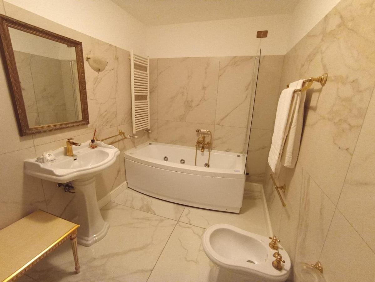Mercanti Apts Via Passarella Milan Bagian luar foto